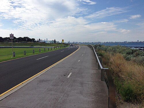 The Bay Trail shared path running along the coast road south of Williamstown.