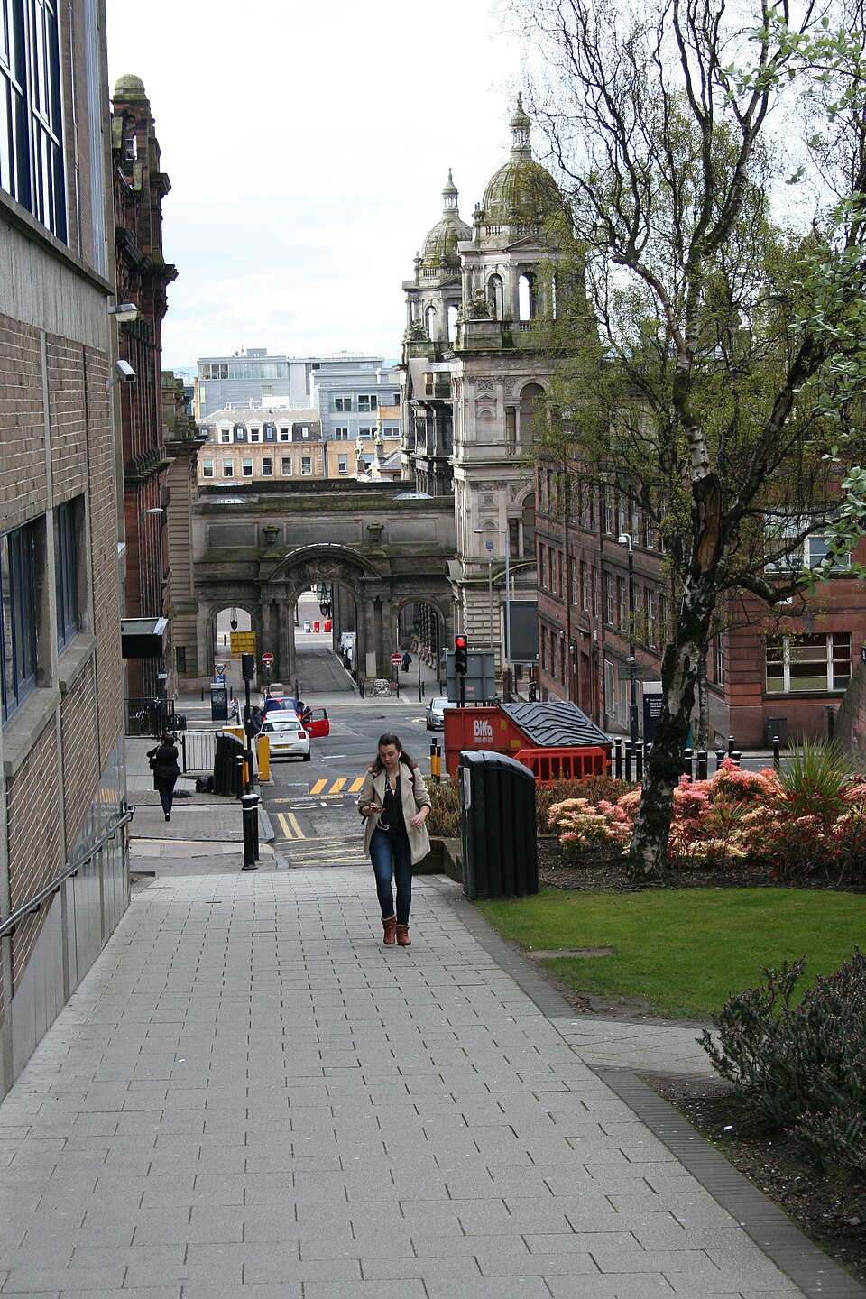 John Street looking south, with the two arched bridges of the City Chambers over it and the building's domes on the right.