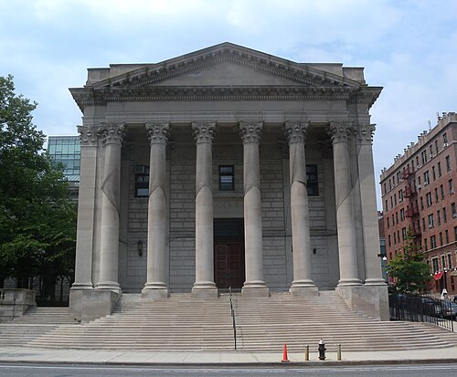 The Richmond County Courthouse from Richmond Terrace, a temple front pediment on six Corinthian columns above a wide flight of stairs.
