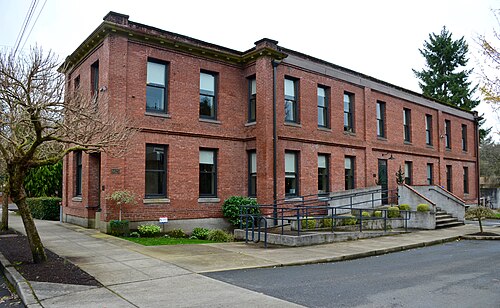The Sellwood Division Carbarn Office and Clubhouse on SE 11th Avenue, two storeys of red brick with a decorative cornice.